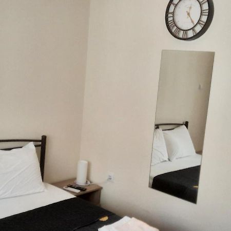 Livia'S Room To Ampelokipi Metro Airport Line Athens Exterior photo